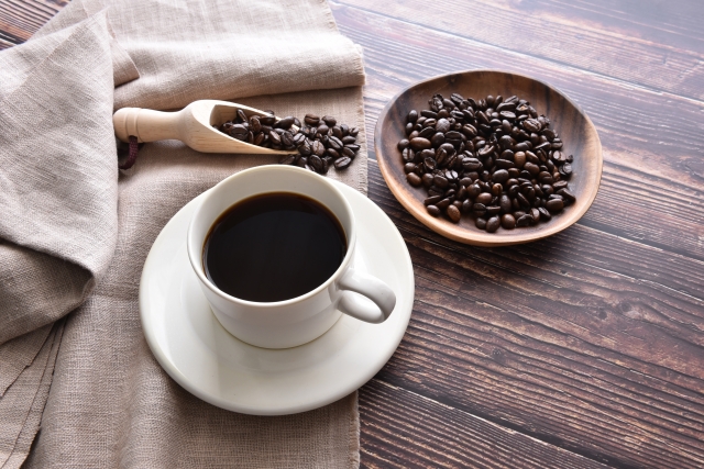 コーヒーは認知症予防に関係がある？研究結果と取り入れ方を紹介
