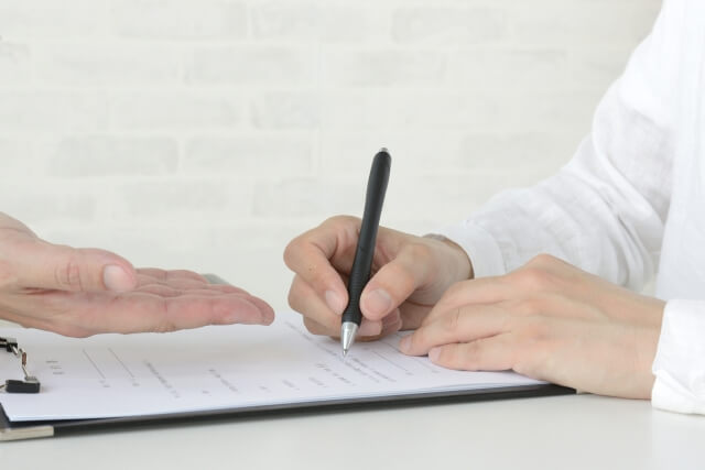 親が認知症になったら？主な6つの手続きと注意点を解説
