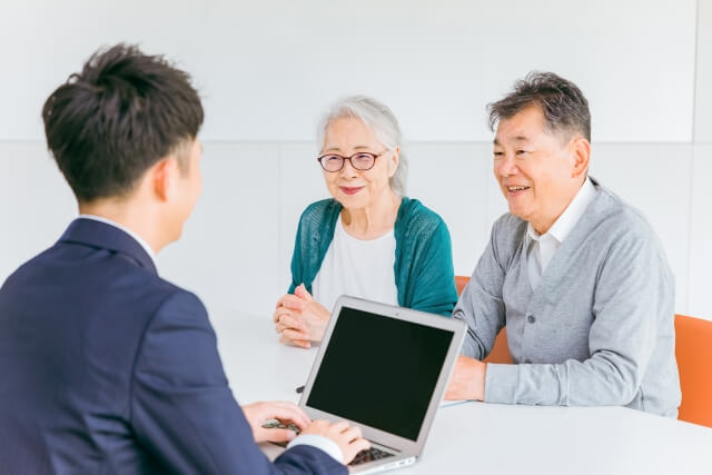 親が認知症と診断された際の手続きの注意点
