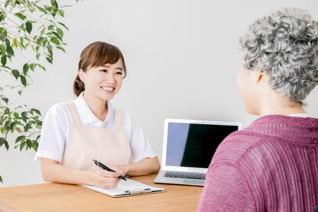 認知症の方の食事に関する行動で医療機関への相談を検討する目安