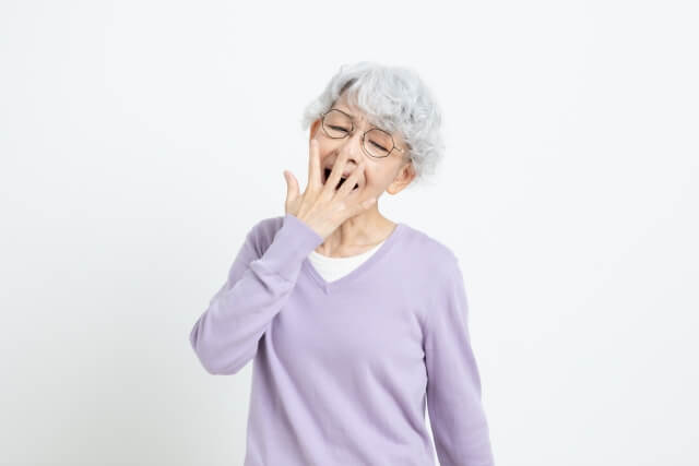 高齢者の昼寝が多いのはなぜ?考えられる主な原因