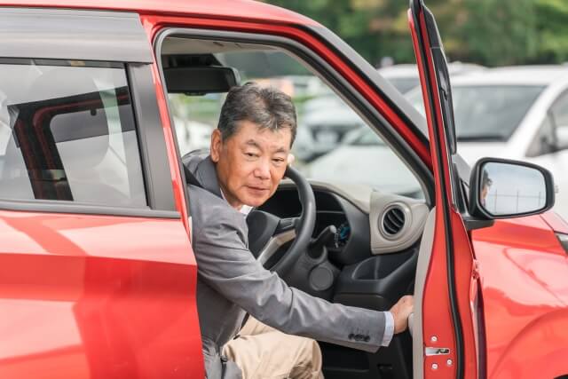 認知症の方が車を運転する特徴と危険性