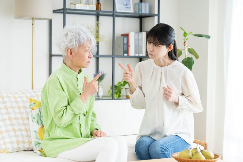 認知症の帰宅願望はなぜ起こる？原因や対応の仕方5つとやってはいけない対応を解説