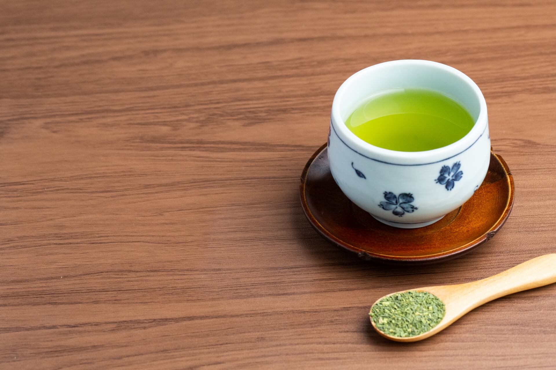 認知症予防におすすめの飲み物8選｜コーヒー・緑茶の効果や避けたい飲み物も解説