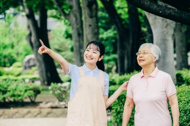 認知症の見当識障害とは?時間・場所・人がわかりにくくなる症状