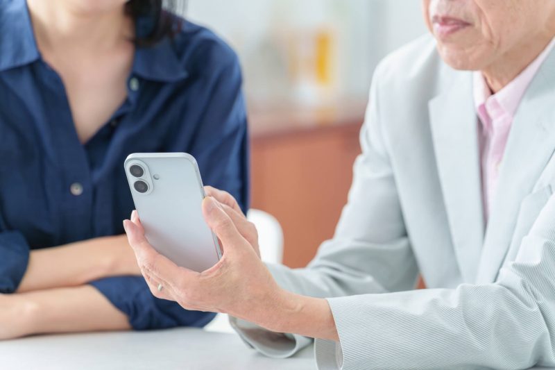 スマホ認知症とは？主な5つの症状と対策、受診の目安を解説