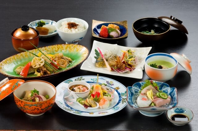 【少人数・家族婚】挙式後の会食|八幡宮周辺のおすすめ会場