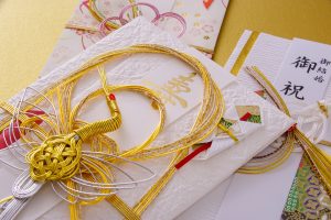 北海道の結婚式でご祝儀は必要？会費制の相場・親族別マナー