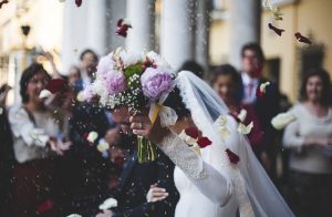 これはすごすぎ！みんなもびっくりな結婚式の再入場サプライズ実例